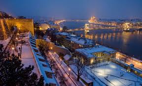 Budapesten beköszöntött a tél :Dáma Lovag Erdős Anna verse.