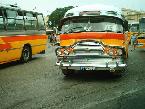 A BUSZ 6