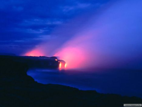 A_Kilauea_lávája_ömlik_az_óceánba-Hawaii