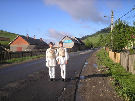 Csángó legények