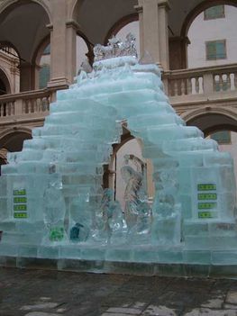 Grazban Jászol jégből a város szivében