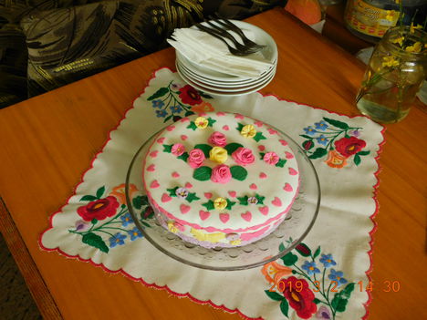 Nellike Névnapi tortálya. A mama készítette. 