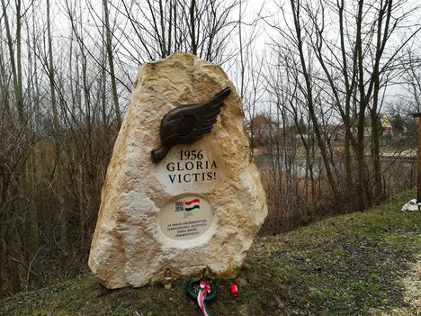 1956-os emlékmű a Mosoni-Duna partján, Kimle 2019. február 03.-án 1