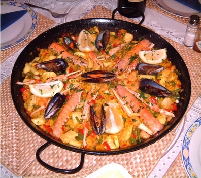 Paella - spanyol rizseshús étel