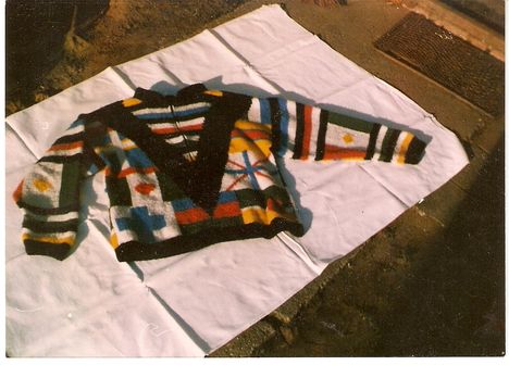 Zászló mintás pulóver