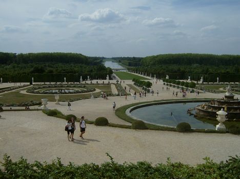 nyári emlékek 8      Versailles-i palotaudvarán
