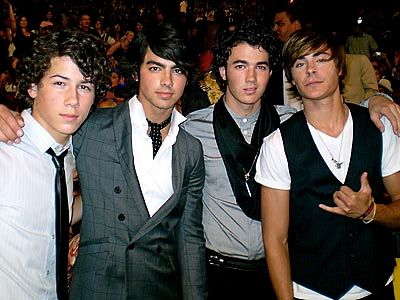 Jonas Brothers és Zac Efron