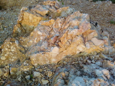 szines szikla a Törökugratón