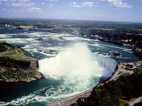 Niagara-vízesés a Niagara folyón