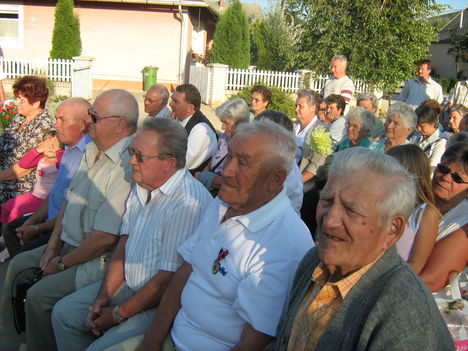A nyugdíjasok aktívan részt vesznek az ünnepségen 6