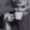 Marilyn kávézik