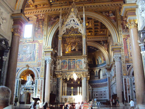 Lateráni bazilika: oltár