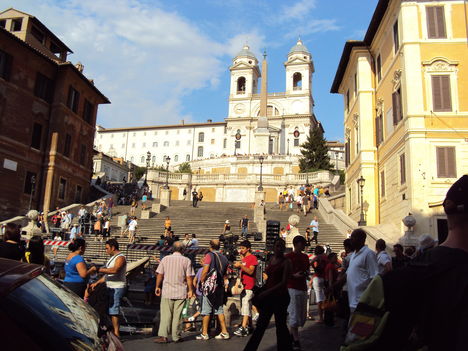 Trinita dei Monti templom és a "spanyol lépcső"