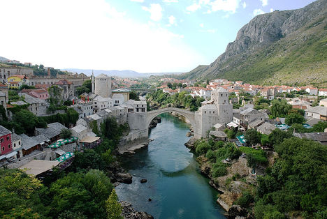 800px-Mostar_Old_Town_Panorama