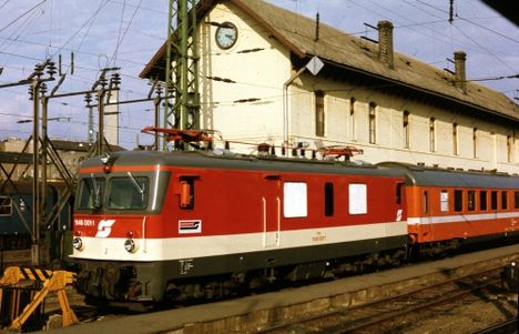 Az első osztrák villamos mozdony a Keletiben