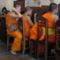 laoszi szerzetesek interneteznek