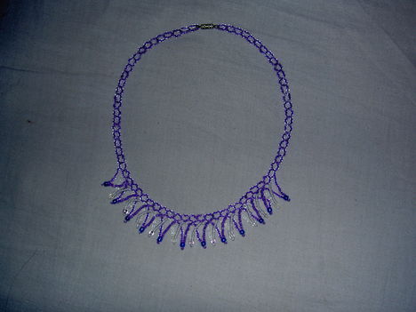 lila nyaklánc