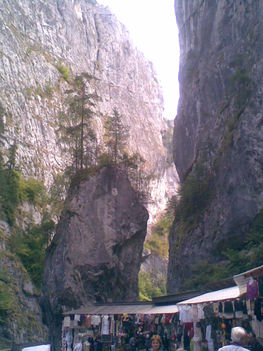Hatalmas sziklafalak között 2009.