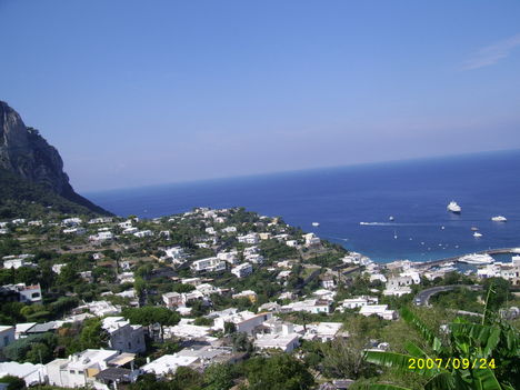 Új Capri