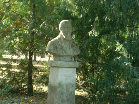 Táncsics szobra a Margitszigeten