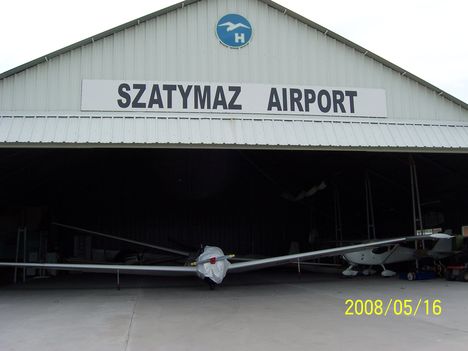 Szatymaz, Airport