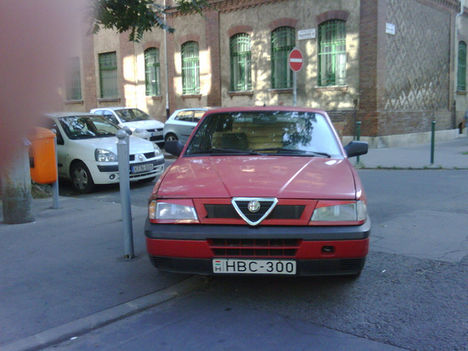 Alfa Romeo sarok parkolása