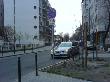 Budapest, Teve utca, E-00304. Egy köpésre a rendőrpalotától