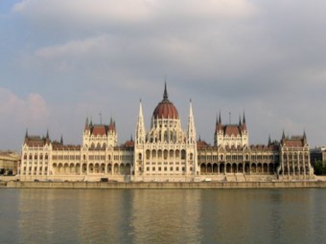 340px-Budapest_Parliament_4604