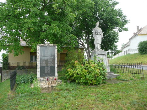 Otthon - A Hősi Emlékműnél  2009 05 30