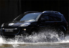 Peugeot 4007 vízben sárban