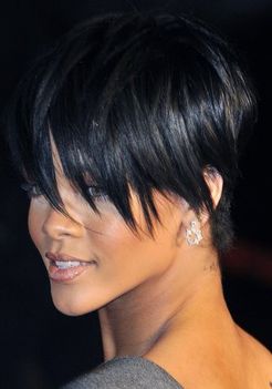 Rihanna tépett haja