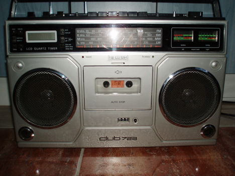 Egy  SIEMENS  rádiósmagnó  1986-ból