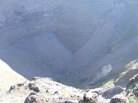 Vezuv     a kráter