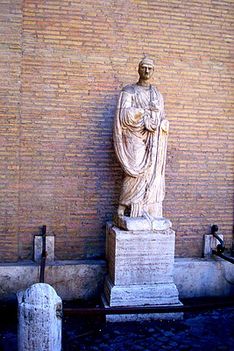 Abbate Luigi. Egyike a római "beszélő szobrok"-nak.
