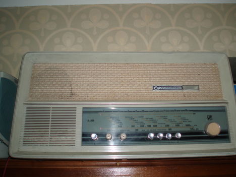 Harmonia   asztali rádió 1975