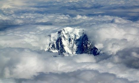 Mount Everest - felhők felett a világ teteje