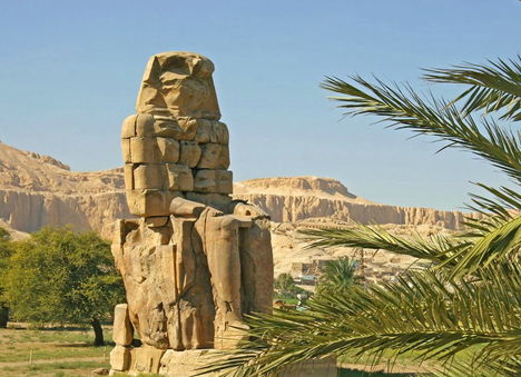 Théba nyugati part, "Memnón" - III.Amenhotep kolosszusa
