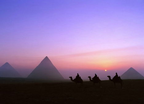 Gízai piramisok (Khufu-Khafré-Menkauré)