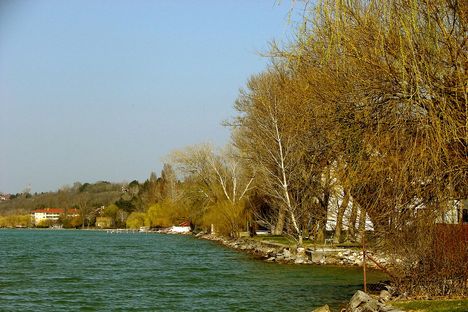 Kora ősz, a Balatonnál.--Hajni 11