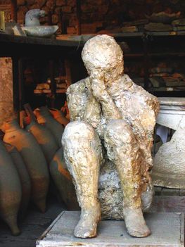 Pompeii - megkövesedett emberek nyomai 3