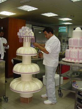 Dubaj érdekes tortái--Hajni 12