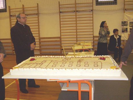 80. évfordulós iskolatorta - Gönyű, 2009. november 28.
