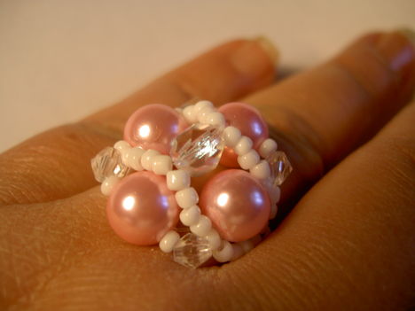 fehér rózsaszín tekla gyűrű