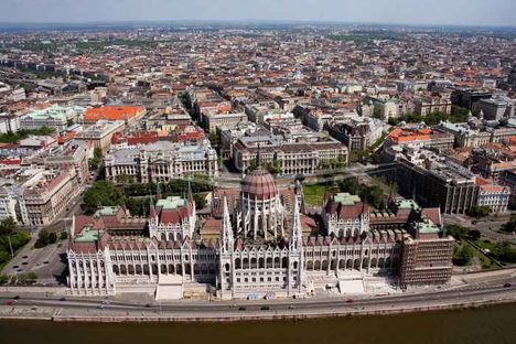 A Parlament és Pest látképe, Budapest