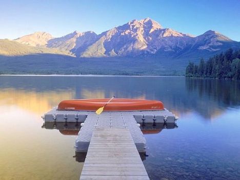 ramid Lake, Jasper National Park, Alberta, Canada
