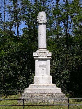 Az 1848-49-es szabadságharcban, Komárom és Ács község határában elvérzett honvédek emlékműve