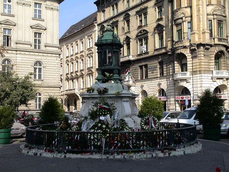 Batthyányi örökmécses,  az első felelős magyr miniszterelnök kivégzése színhelyén, Budapesten az V. kerületben