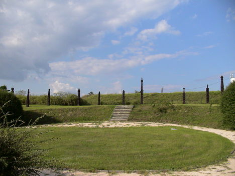 Emlékmű az 1948-49-es szabadságharcban a komáromi földvárat védők tiszteletére