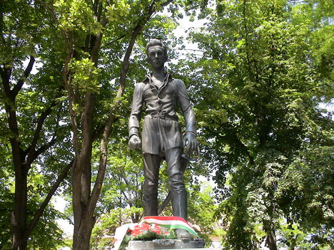 Petőfi Sándor szobra, Gyula városában
