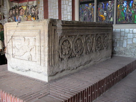 Szent István király szarkofágja, a székesfehérvári mauzóleumban